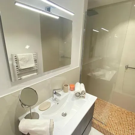 Renovated 2 Bedrooms - Boulevard De La Croisette *